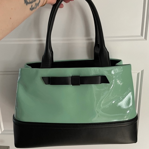 GORGEOUS Kate Spade Tote! - Picture 1 of 4